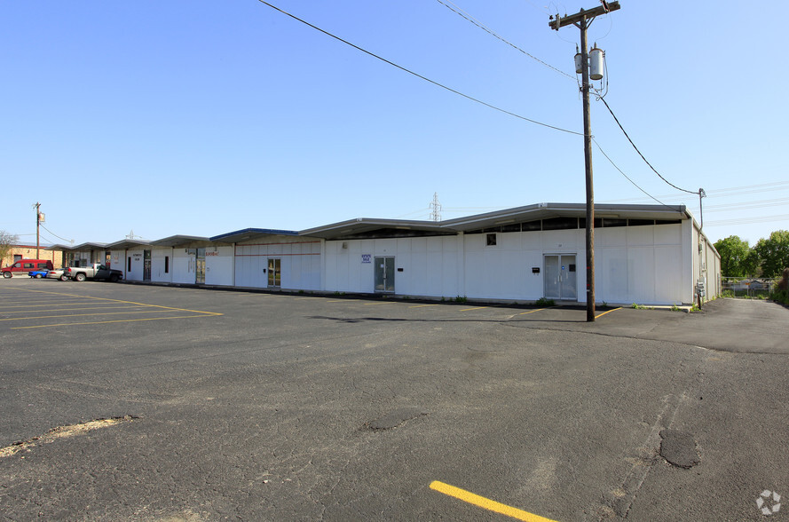 10-22 Burwood Ln, San Antonio, TX for lease - Primary Photo - Image 1 of 3