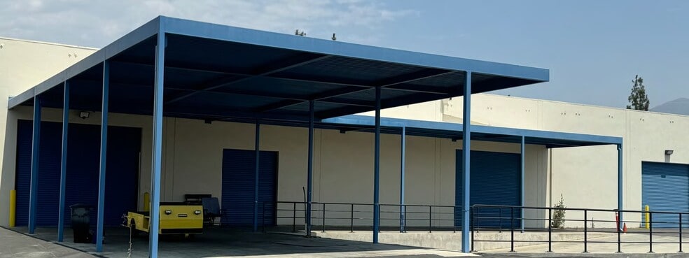 956-972 Griswold Ave, San Fernando, CA for lease - Building Photo - Image 2 of 12