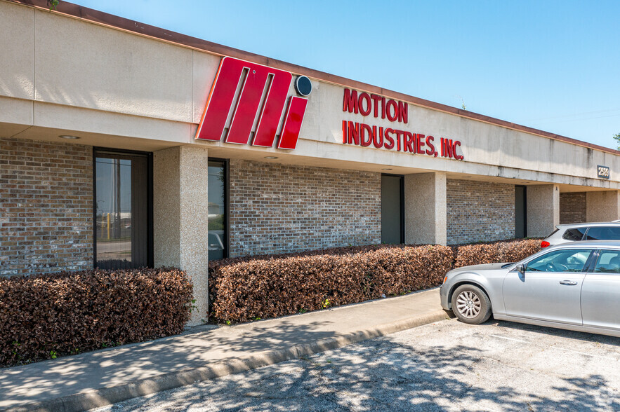 2589 NE 33rd St, Fort Worth, TX for lease - Building Photo - Image 3 of 10