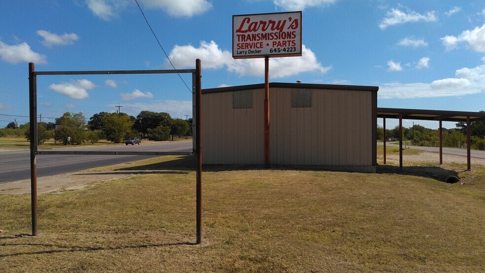 1615 Moore Rd, Cleburne, TX for sale - Primary Photo - Image 1 of 1
