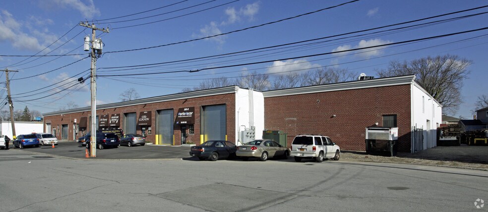 2474-2491 Charles Ct, North Bellmore, NY for sale - Primary Photo - Image 1 of 1