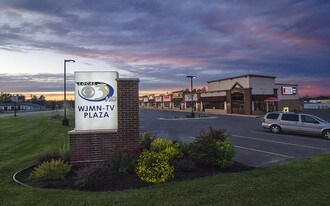 WJMN Plaza - Bar
