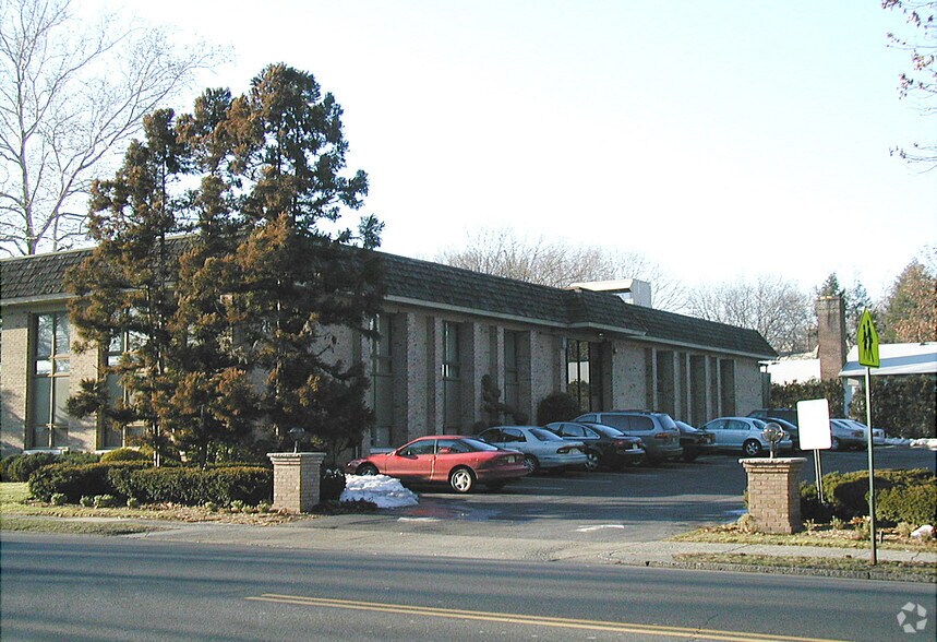 2515 Fair Lawn Ave, Fair Lawn, NJ 07410