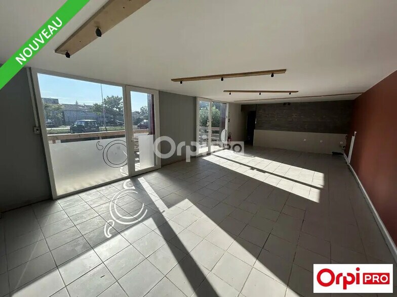 Retail in Guilherand-Granges for lease - Building Photo - Image 2 of 5