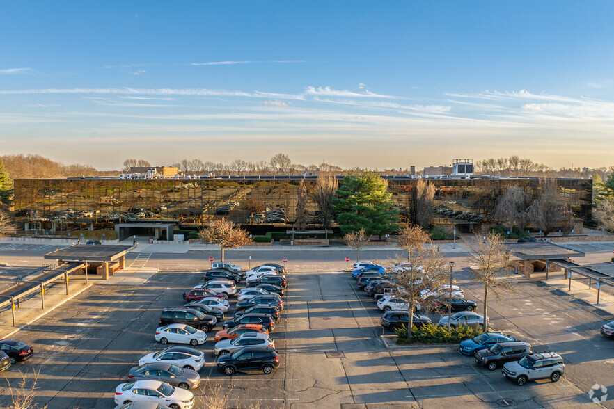 300 Jericho Quadrangle, Jericho, NY for lease - Building Photo - Image 3 of 5