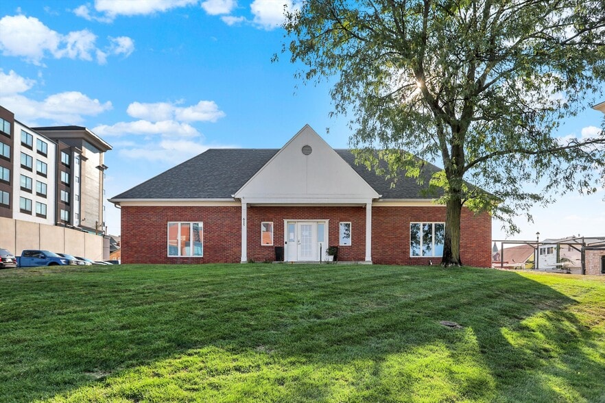 615 Russell Ave, Indianapolis, IN for sale - Building Photo - Image 1 of 87