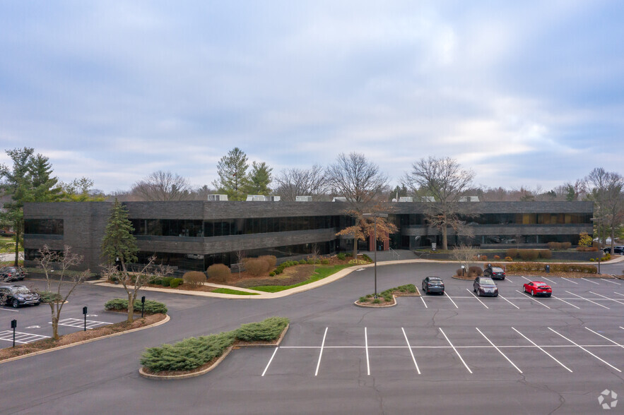 10503 Timberwood Cir, Louisville, KY for lease - Building Photo - Image 1 of 9