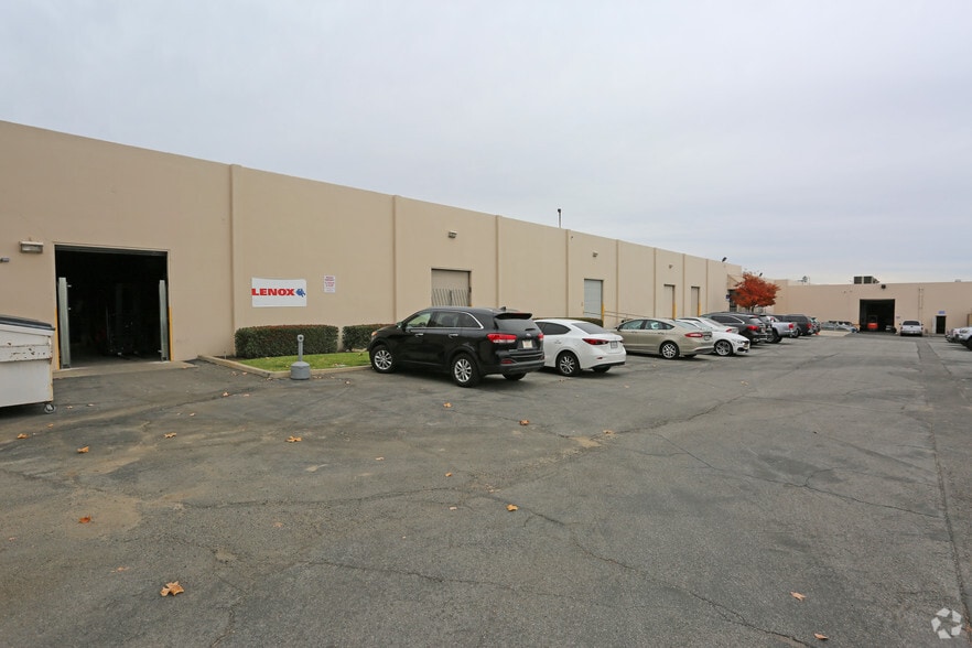 2022-2066 W 11th St, Upland, CA for lease - Building Photo - Image 3 of 4