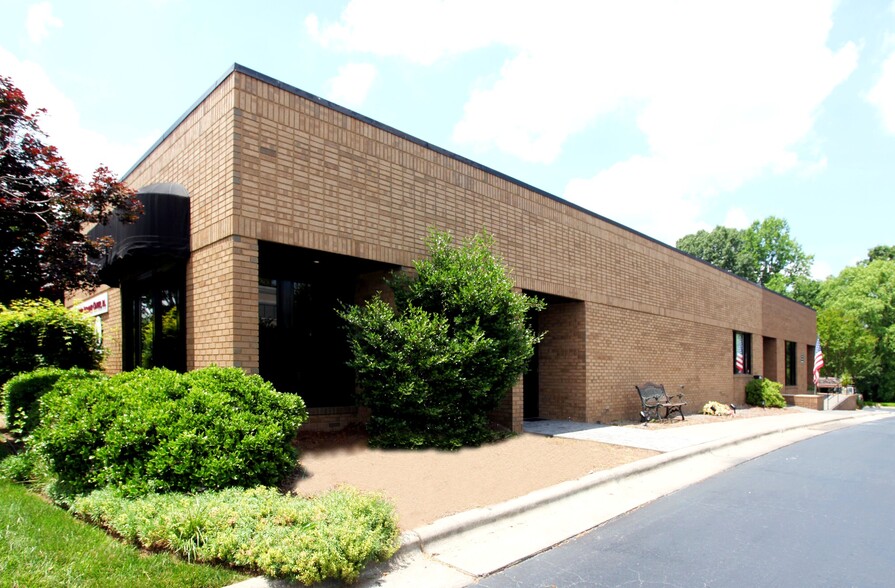 160 Charlois Blvd, Winston-Salem, NC for sale - Building Photo - Image 1 of 12