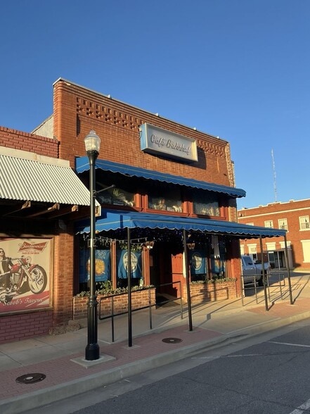 1725 Cecil St, Waynoka, OK for sale - Primary Photo - Image 1 of 4