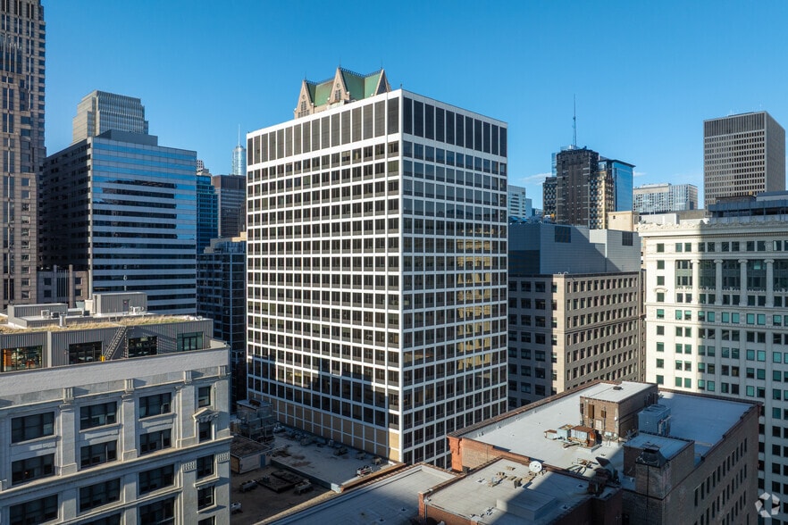 200 W Jackson Blvd, Chicago, IL for lease - Primary Photo - Image 1 of 23