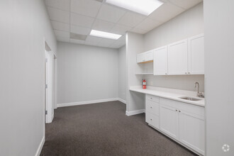 735 Johnnie Dodds Blvd, Mount Pleasant, SC for lease Interior Photo- Image 2 of 6