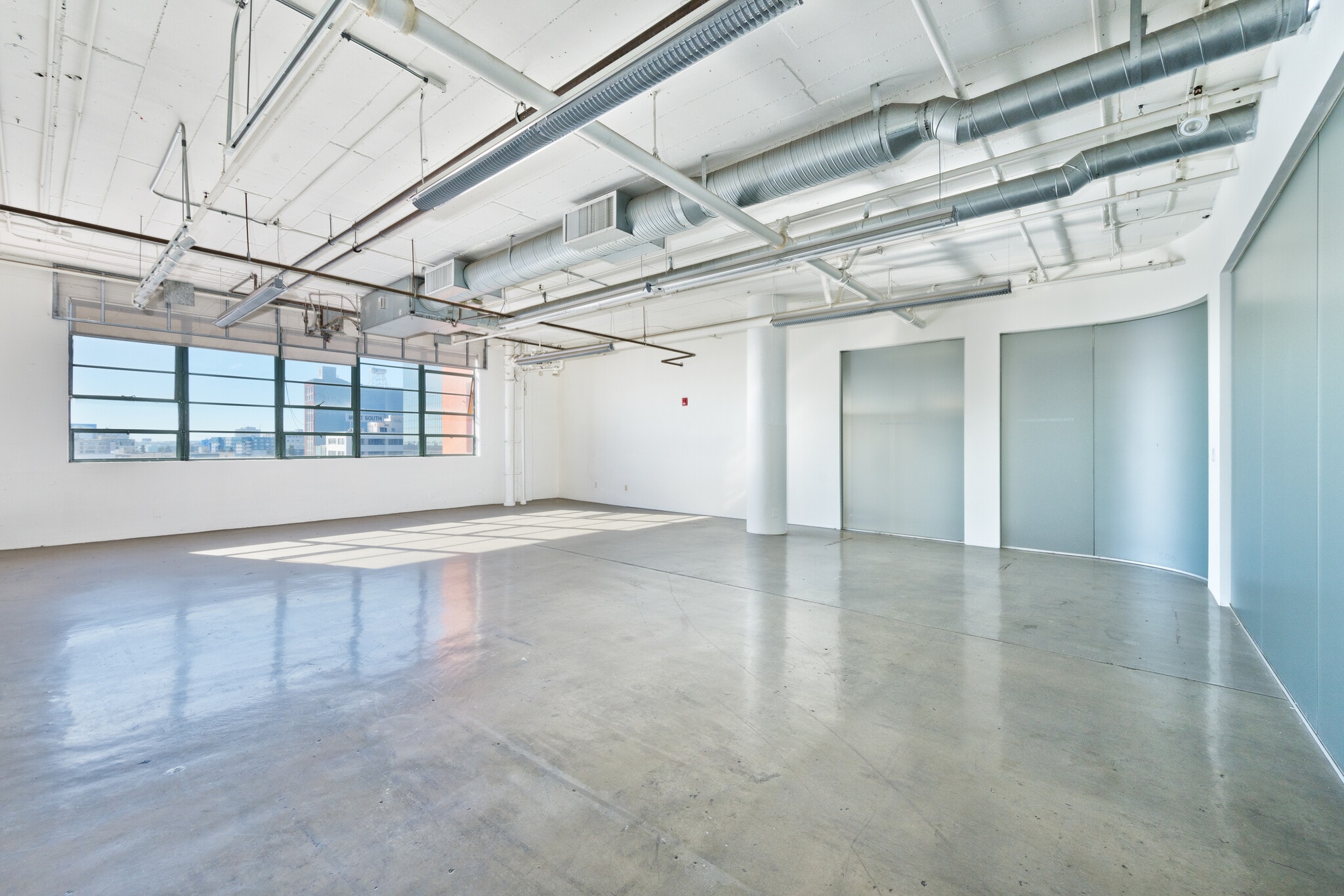 910 S Los Angeles St, Los Angeles, CA for lease Interior Photo- Image 1 of 1