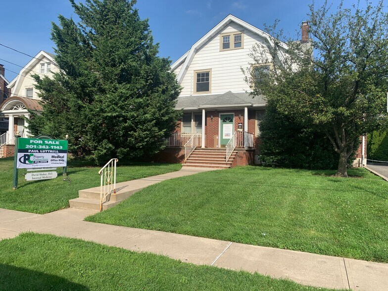 38 Summit Ave, Hackensack, NJ 07601