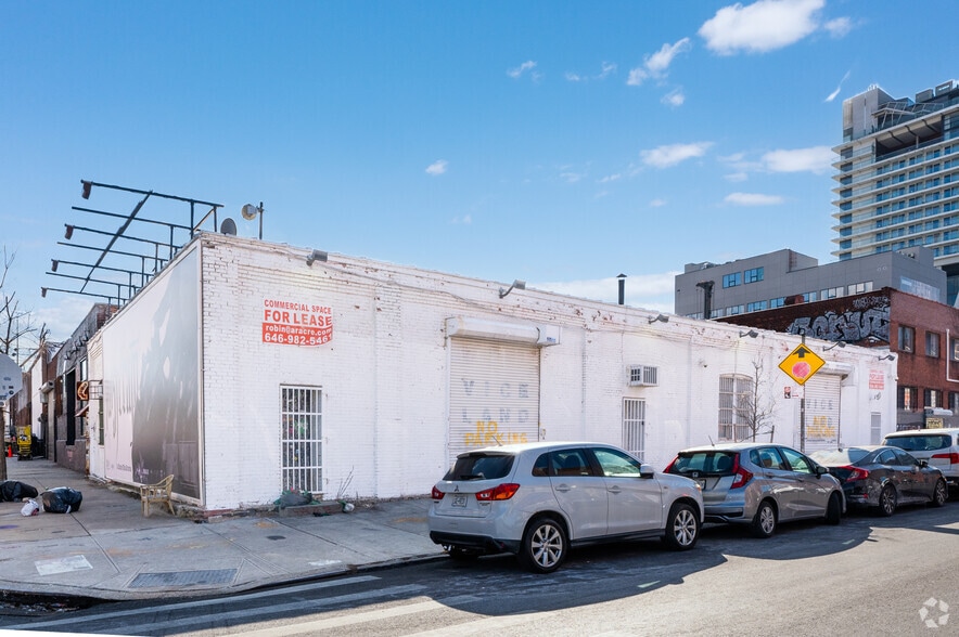 15-19 Wythe Ave, Brooklyn, NY for lease - Building Photo - Image 2 of 5