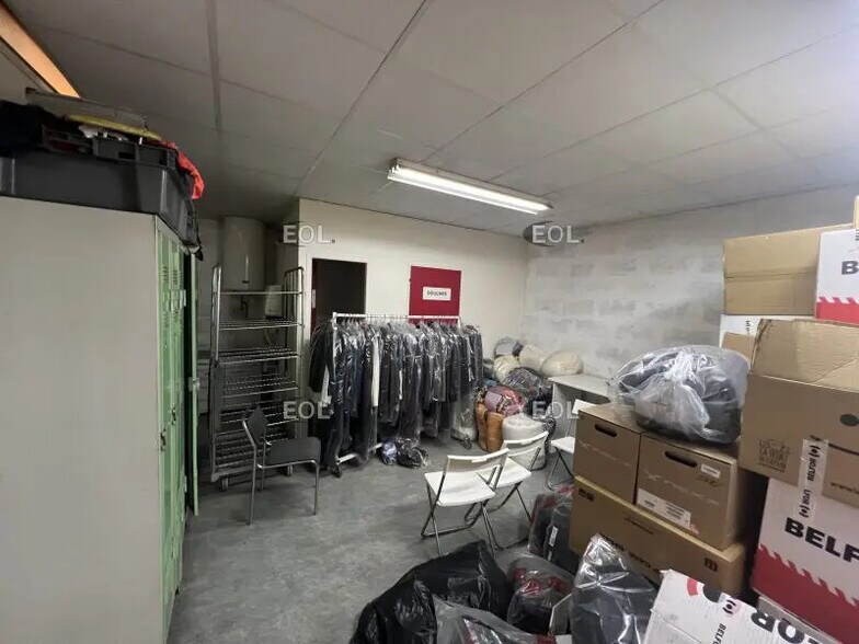 Flex in Vénissieux for lease - Interior Photo - Image 3 of 13