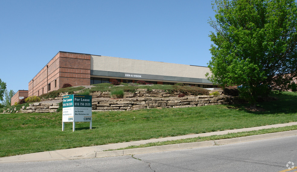 5893 Raytown Rd, Raytown, MO for lease - Building Photo - Image 2 of 16