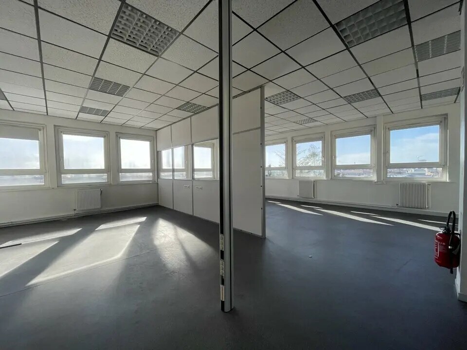 Office in Le Havre for lease Interior Photo- Image 1 of 7