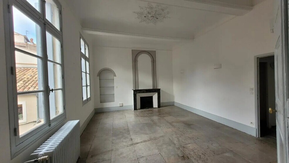 Retail in Montpellier for lease - Interior Photo - Image 2 of 7