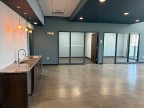 9593 N McGee St, Kansas City, MO for lease Interior Photo- Image 1 of 12