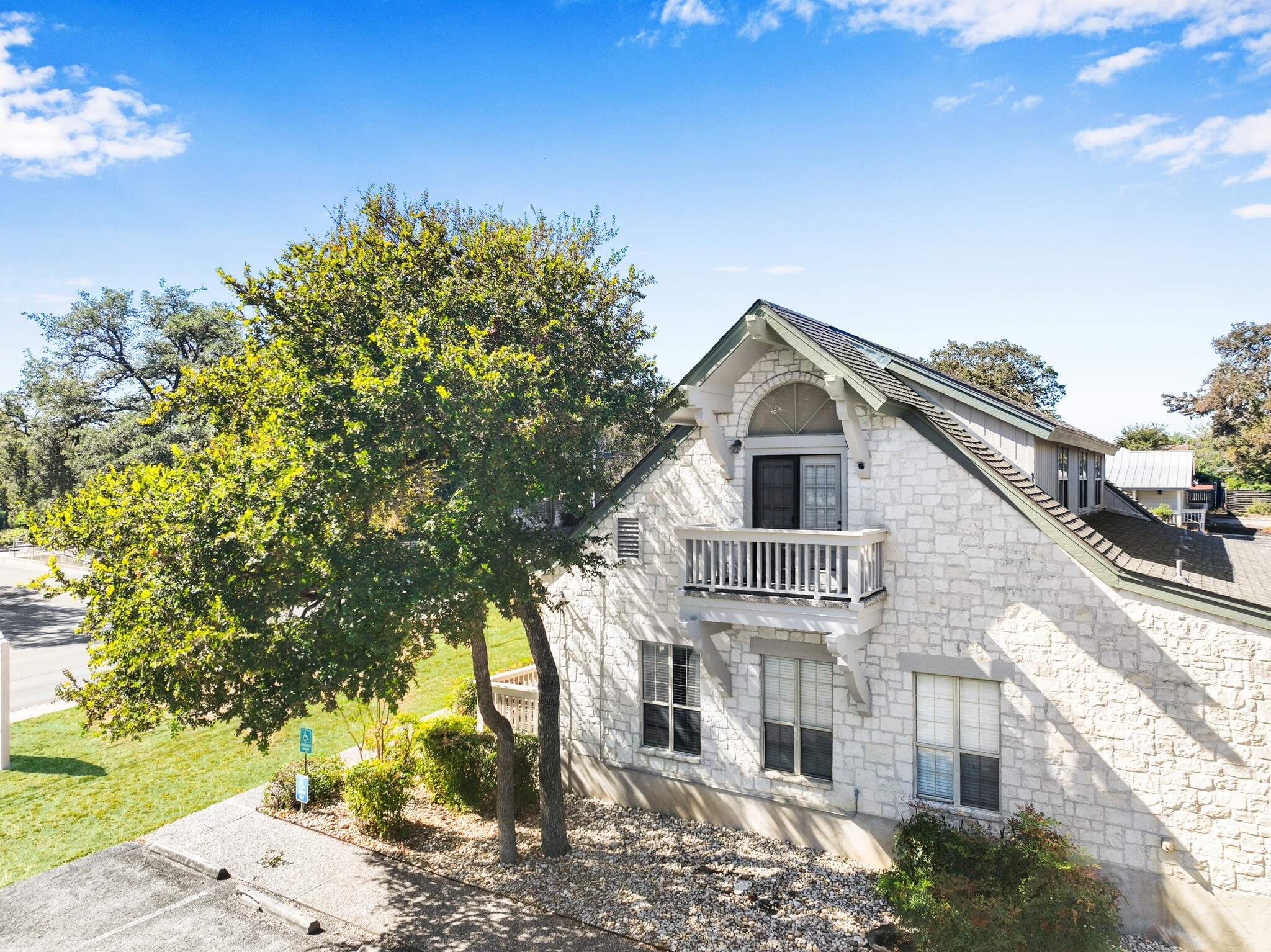 1046-1048 E Blanco Rd, Boerne, TX 78006 - Office for Sale | LoopNet