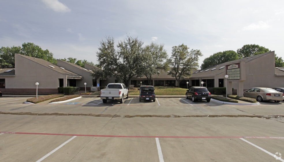 1164-1166 Country Club Ln, Fort Worth, TX for lease - Primary Photo - Image 1 of 10