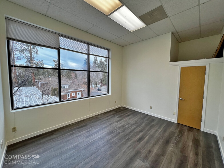 869 NW Wall St, Bend, OR for lease - Building Photo - Image 3 of 6