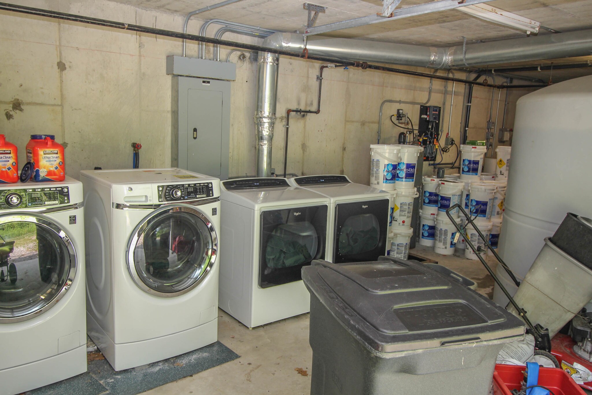 100 N Benson Rd, Middlebury, CT 06762 Edgewood Bath and Tennis Club