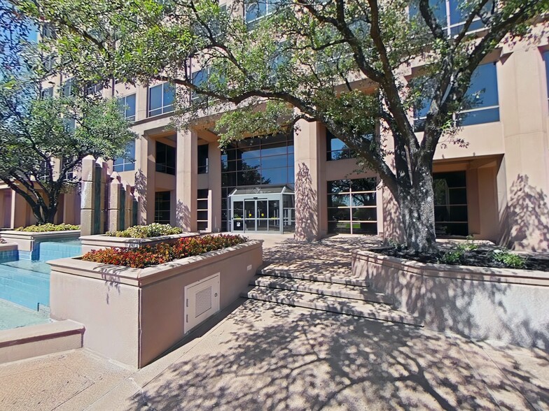 70 NE Loop 410, San Antonio, TX for lease - Building Photo - Image 3 of 17