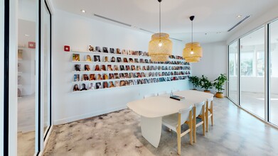 555 Washington Ave, Miami Beach, FL for lease Interior Photo- Image 2 of 54