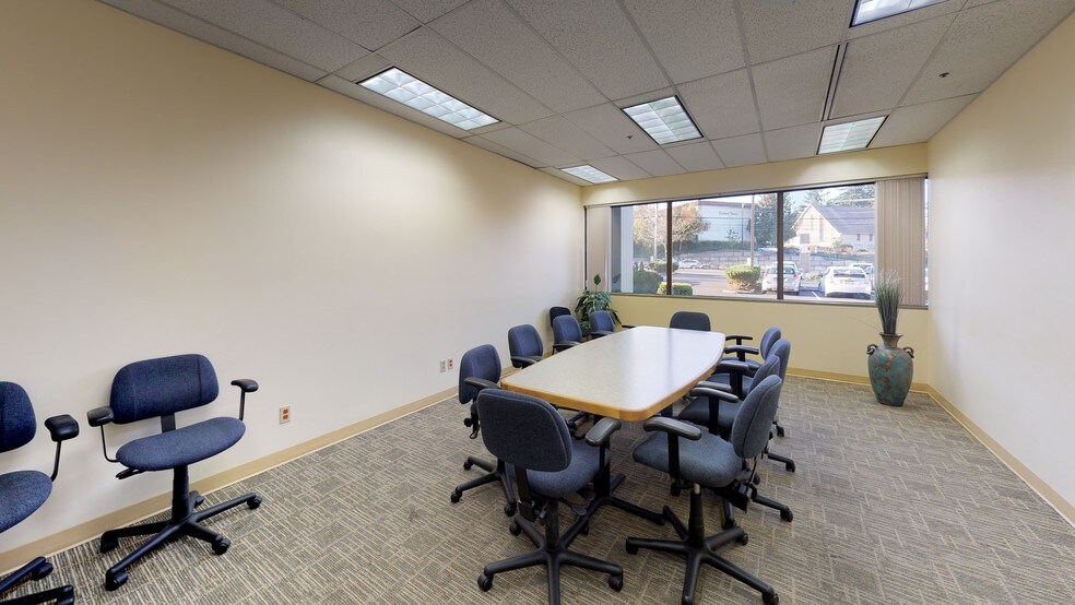 9320 SW Barbur Blvd, Portland, OR for lease - Conference Room - Image 1 of 3