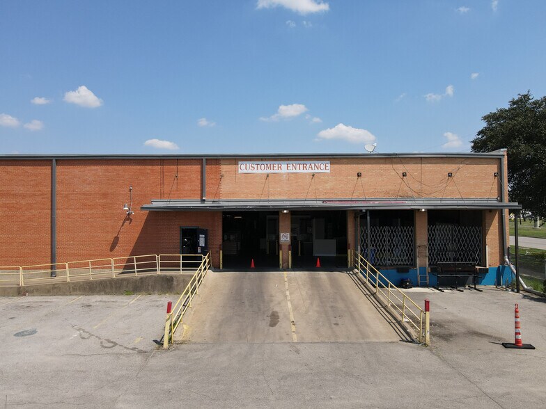 909 Regal Row, Dallas, TX for lease - Building Photo - Image 2 of 2