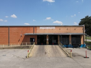 909 Regal Row, Dallas, TX for lease Building Photo- Image 2 of 2