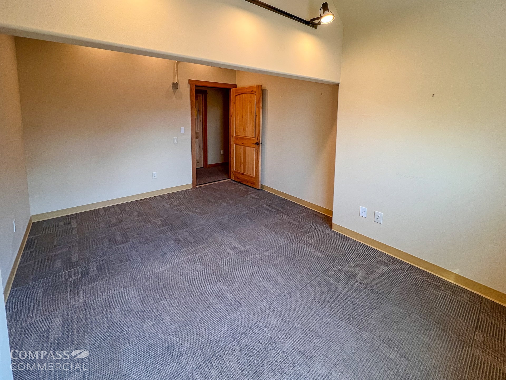 850 SW 7th St, Redmond, OR for lease Interior Photo- Image 1 of 3