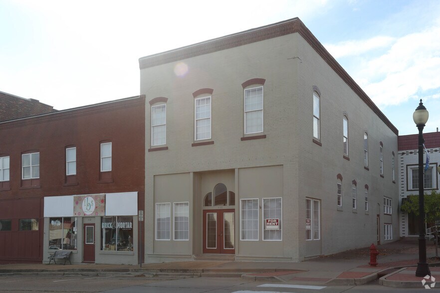 26 Court Sq, Fredericktown, MO 63645