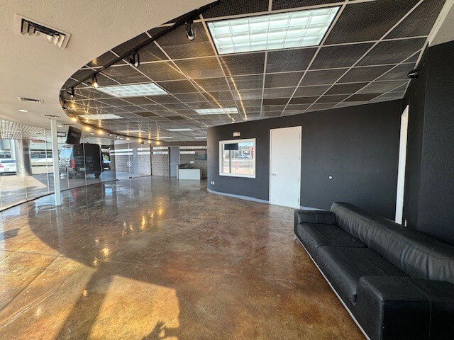 811 N Scottsdale Rd, Scottsdale, AZ for lease Interior Photo- Image 1 of 8