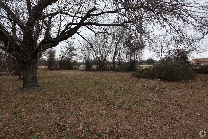 529 E Centerville Rd, Garland, TX for sale - Building Photo - Image 3 of 4