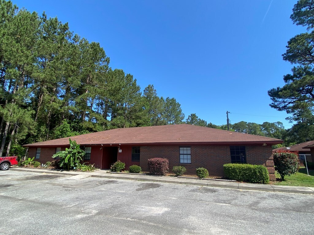 1014 S Gordon Ave, Adel, GA 31620 Magnolia Villas