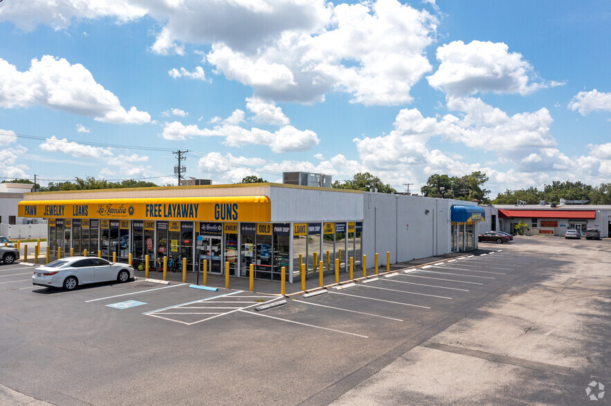 901 W Brandon Blvd, Brandon, FL for lease - Building Photo - Image 1 of 4