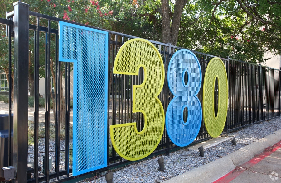 1380 River Bend Dr, Dallas, TX for sale - Building Photo - Image 2 of 18