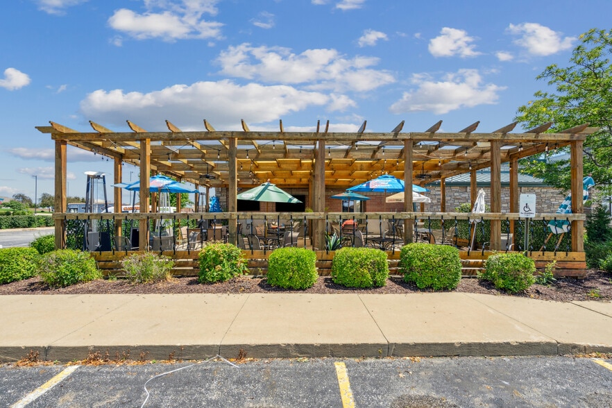 5400 Edgewood Rd NE, Cedar Rapids, IA for sale - Building Photo - Image 2 of 12