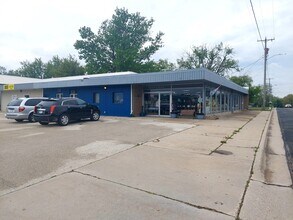 320 Summit Ave, Watertown, WI for lease Building Photo- Image 2 of 8