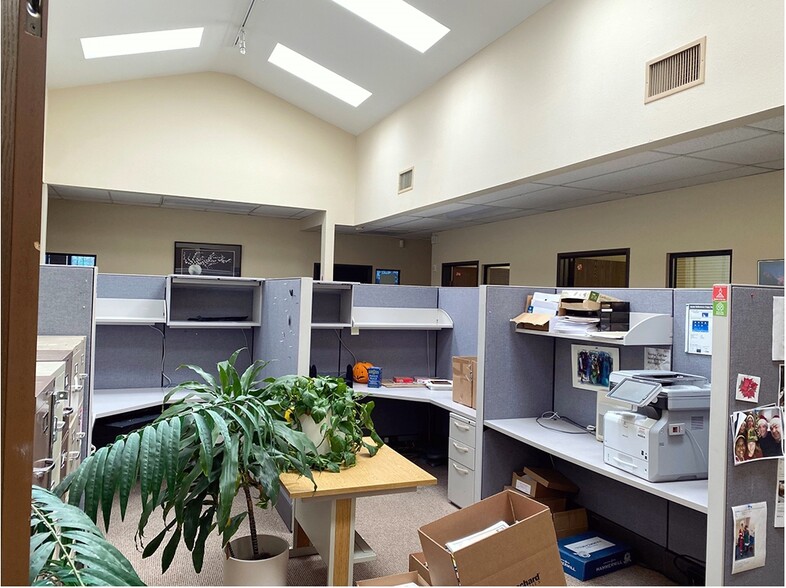 118 State Pl, Escondido, CA for lease - Interior Photo - Image 2 of 11