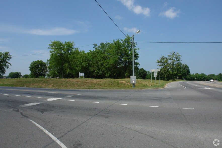 1113 Long Hollow Pike, Gallatin, TN for sale - Building Photo - Image 3 of 3