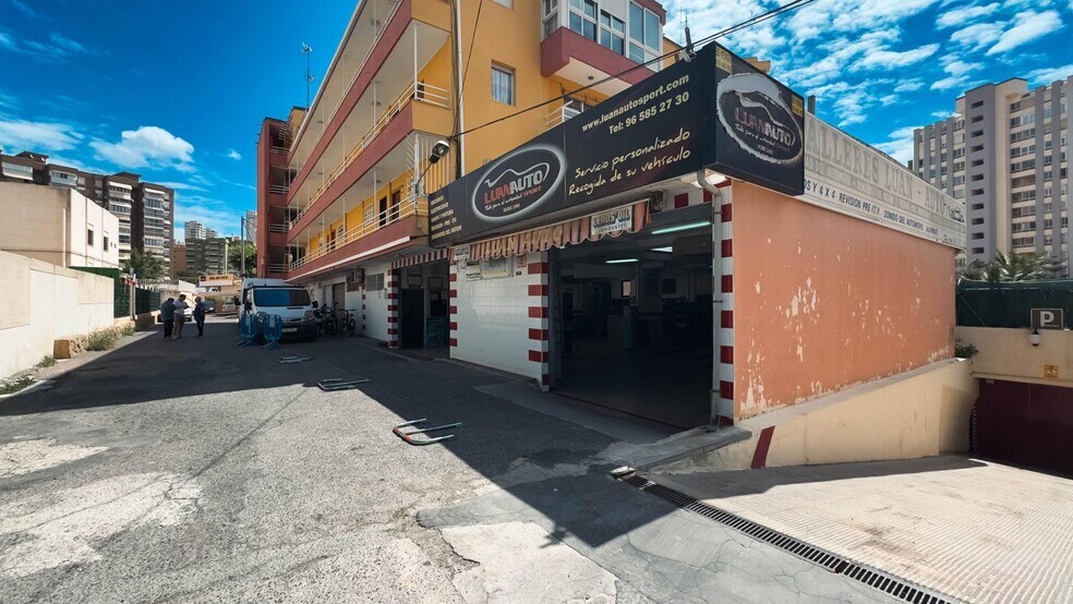 Retail in Benidorm for sale - Building Photo - Image 1 of 28
