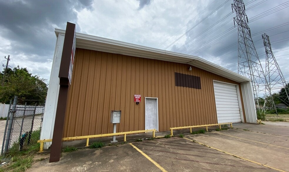 1021 W Jackson Ave, Pasadena, TX for lease - Building Photo - Image 2 of 7