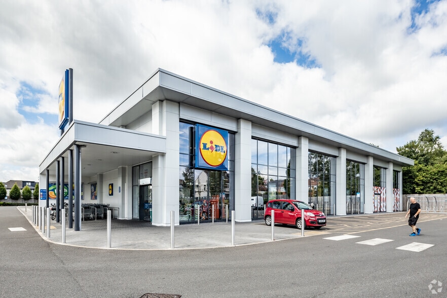 750 Chester Rd, Manchester for lease - Building Photo - Image 2 of 2