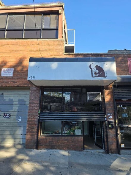 6902 Woodside Ave, Woodside, NY for lease - Building Photo - Image 3 of 8