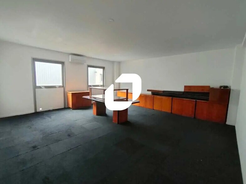 Office in Bezons for lease - Interior Photo - Image 1 of 10