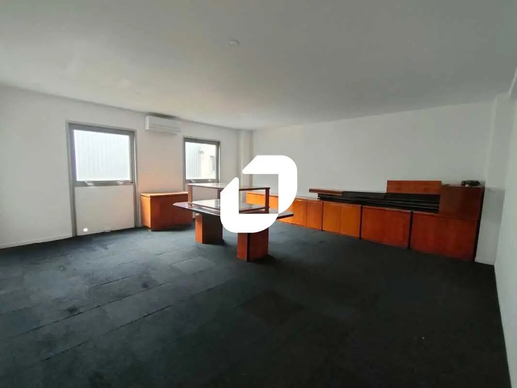 Office in Bezons for lease Interior Photo- Image 1 of 11